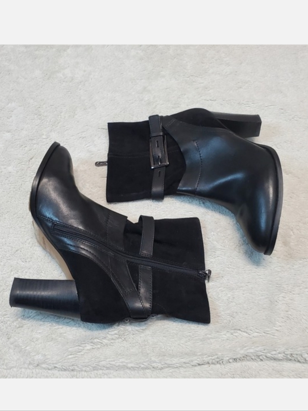 Clarks Black Office Moto Biker Dressy Classic Side Zipper Heeled Ankle Boots 8 M